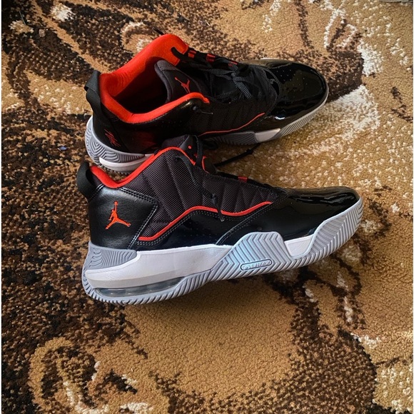 Jordan Stay Loyal - Picture 2 of 3